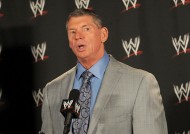 文斯·麦克马洪（Vince McMahon）被指控纵容对未成年男孩进行猖獗的“性虐待”