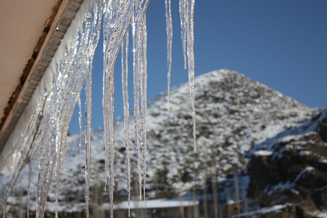 林海雪原景区服务争议，三千元订房遭遇额外费用要求——服务与诚信的反思