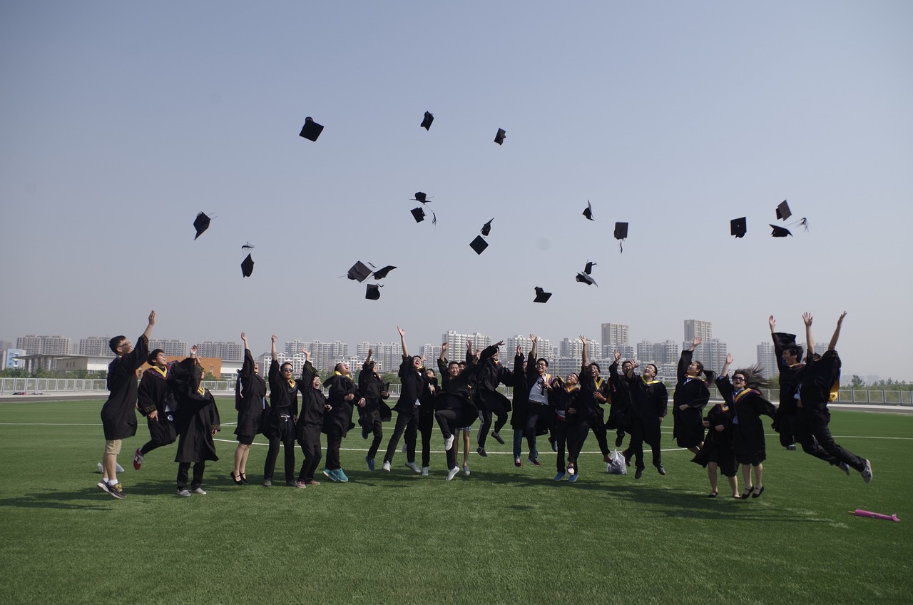 大学生假期实践，玩具厂体验之旅，学习与乐趣的双重收获